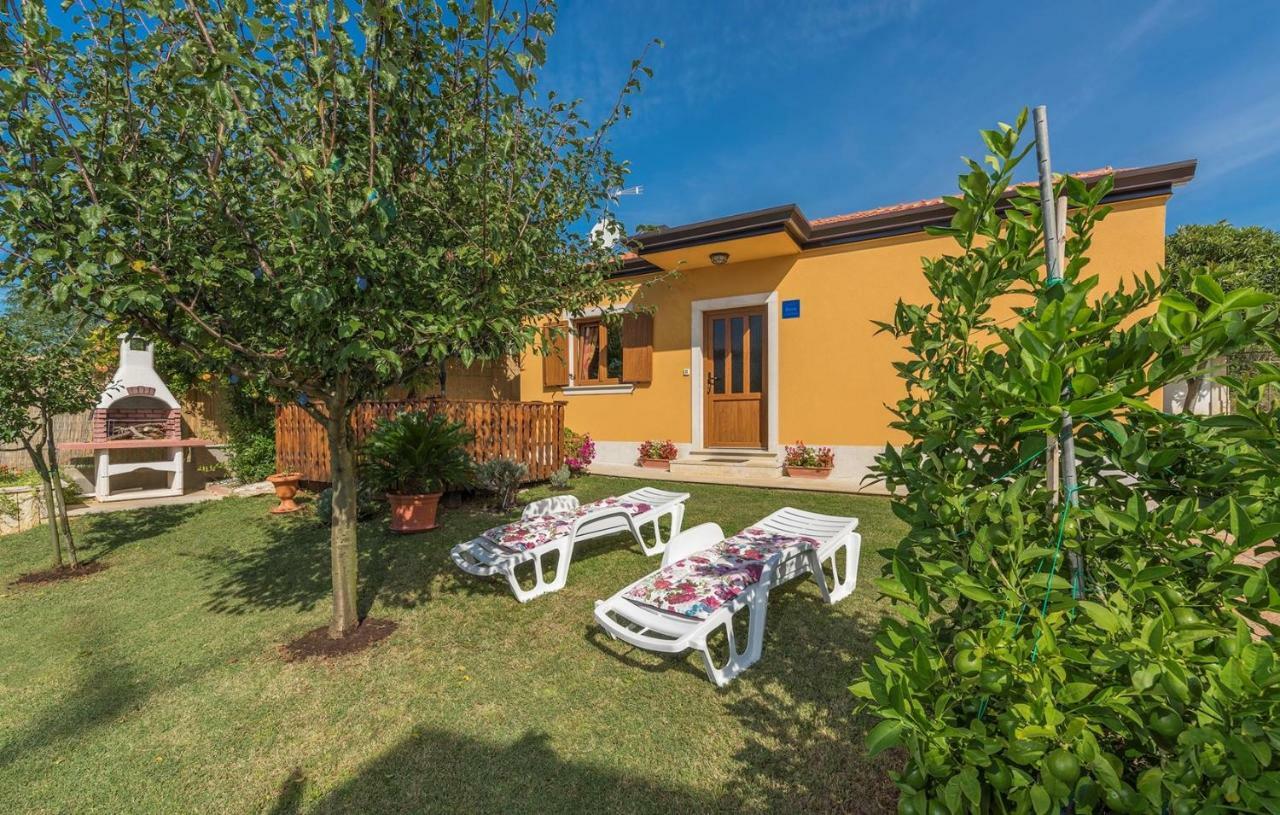 Holiday House Antonio Porec Exterior photo